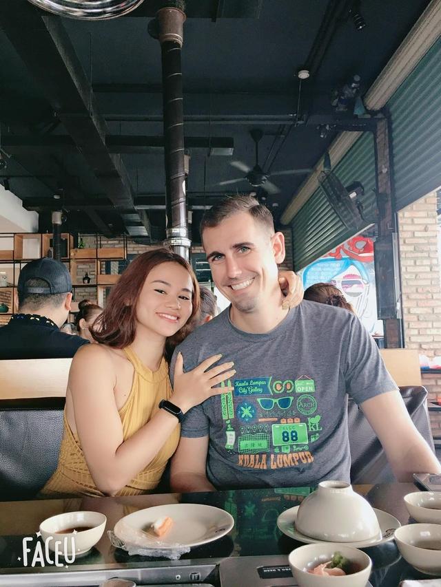 Anh Tây điển trai định tán cô em nhưng cái kết lại cưới cô chị, nói xấu vợ Việt cực siêu-1