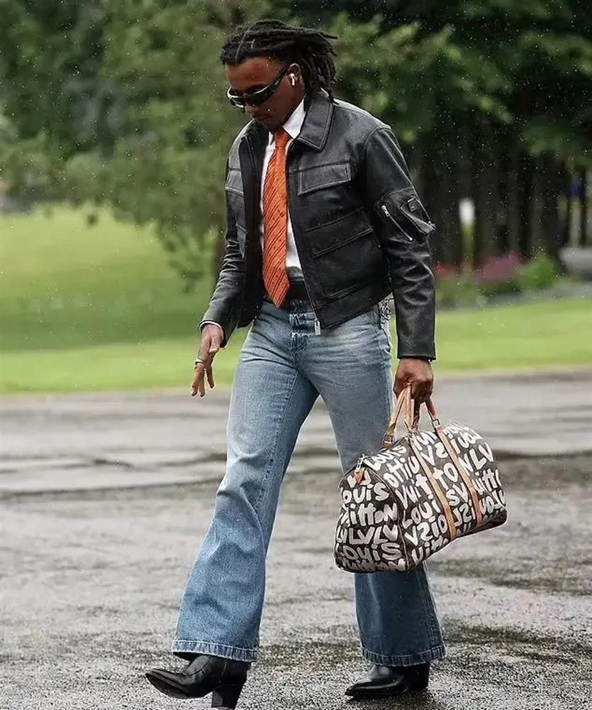 Sao Barca mặc… váy đến hội quân cùng tuyển Pháp-3