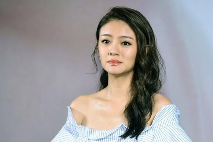 An Dĩ Hiên bí mật đến hôn lễ Trần Kiều Ân, lộ diện sau thời gian ở ẩn vì chồng ngồi tù-4