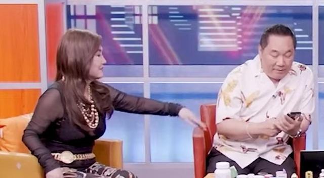 Một nữ danh ca 76 tuổi nhắc thẳng đàn em: Em có thể dẹp cái điện thoại khi đang quay show được không?-2