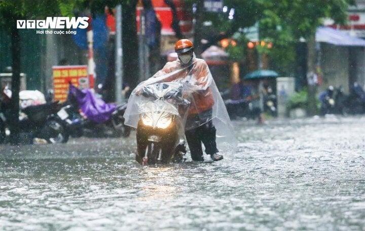 Tin mưa lớn trên 500mm ở Bắc Bộ, Bắc Trung Bộ và dự báo thời tiết 10 ngày tới-1