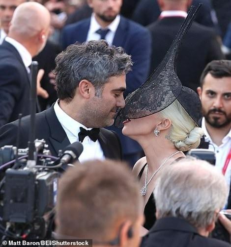 Lady Gaga diện đồ kỳ quái đến Venice-5