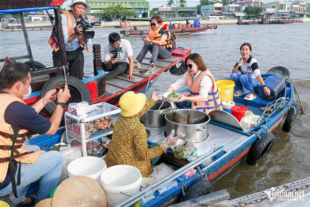 Bún lắc độc lạ ở Cần Thơ, khách run tay bưng bát thấy thú vị-3