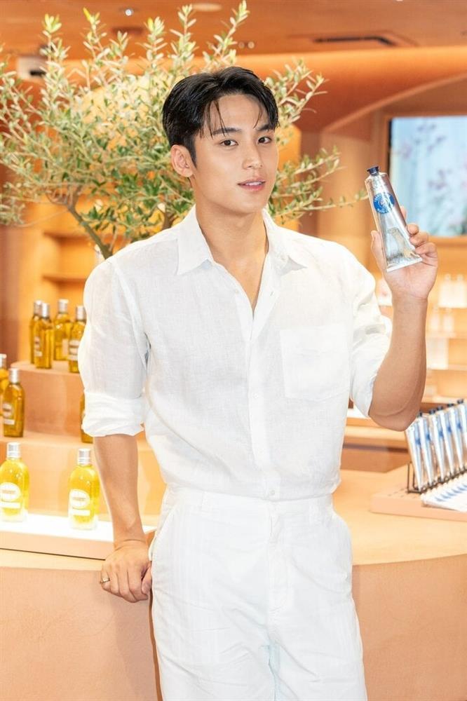 Sao Kpop 5/9: Mingyu bị phát tán ảnh nhạy cảm, Lee Yoo Young sinh con đầu lòng-1