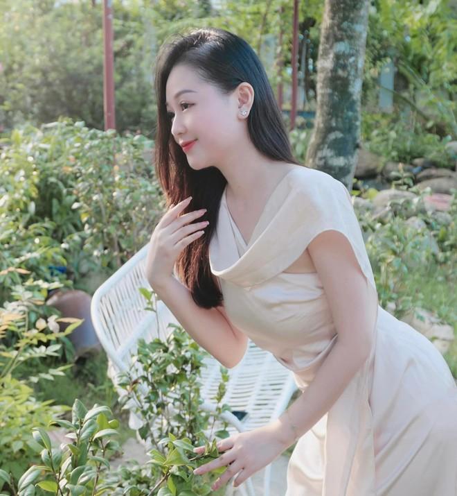 Cô giáo Hà thành nổi tiếng mùa khai giảng 2024 nhờ dung nhan xinh đẹp-4