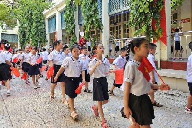 Lo siêu bão Yagi đổ bộ, người Hà Nội ồ ạt mua rau thịt tích trữ-6