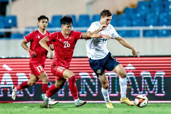 NÓNG: Hủy trận Nga và Thái Lan vì bão số 3-1