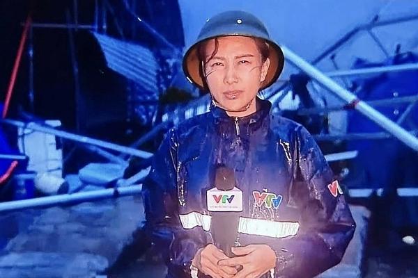 MC Thời sự khóc nghẹn khi dẫn bản tin về thảm cảnh ở Làng Nủ, Lào Cai-2