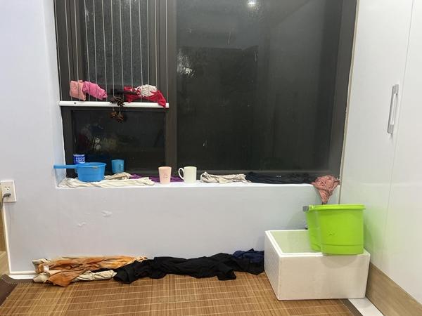 Siêu bão Yagi quần thảo, dân chung cư ở Hà Nội hứng 40 chậu nước một ngày-6