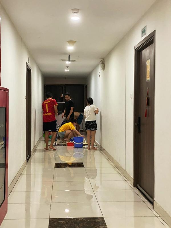 Siêu bão Yagi quần thảo, dân chung cư ở Hà Nội hứng 40 chậu nước một ngày-9
