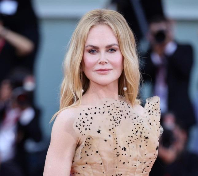 Vừa tới LHP Venice, Nicole Kidman nhận tin mẹ qua đời đột ngột-1