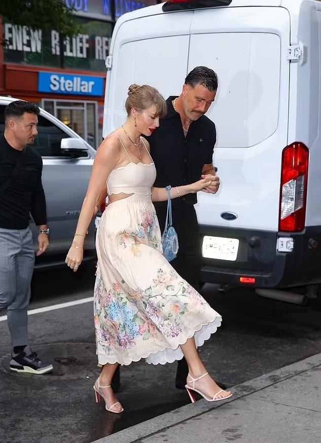 Taylor Swift gợi cảm bên bạn trai-2