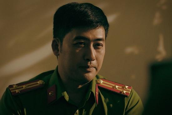 Cuộc sống của nam diễn viên 17 năm đóng công an với vợ kém 11 tuổi và 3 con