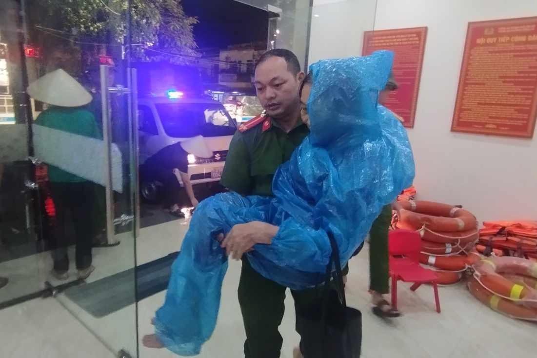 Thời tiết Hà Nội 3 ngày tới: Mưa giông liên tiếp, cảnh báo lũ gây ngập lụt-3