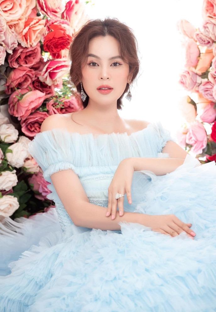 Phương Lê quyên góp 500 triệu đồng hỗ trợ người dân sau siêu bão Yagi-1