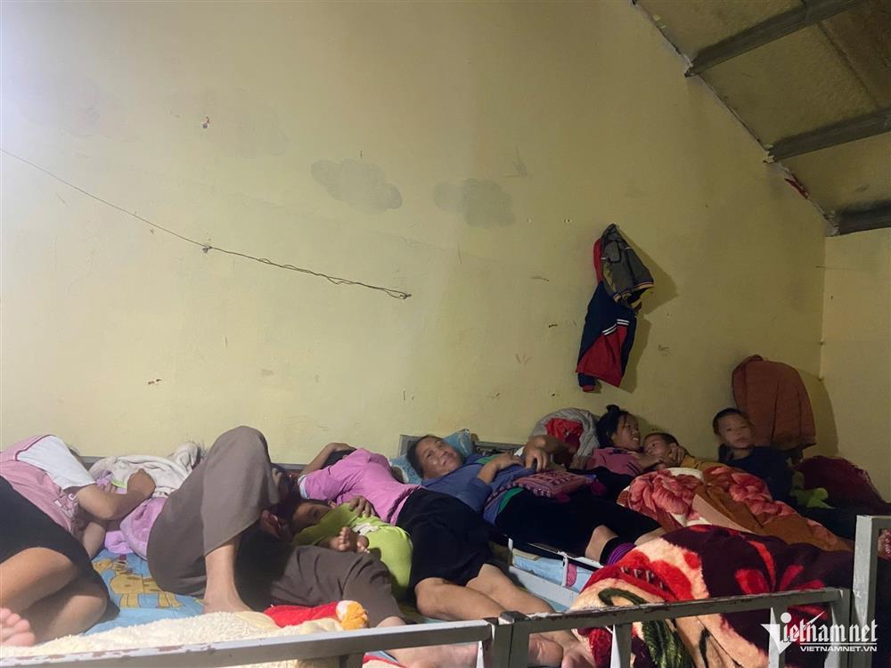 Vụ sạt lở khiến 6 người tử vong ở Sa Pa: Hàng trăm người sơ tán trong đêm
