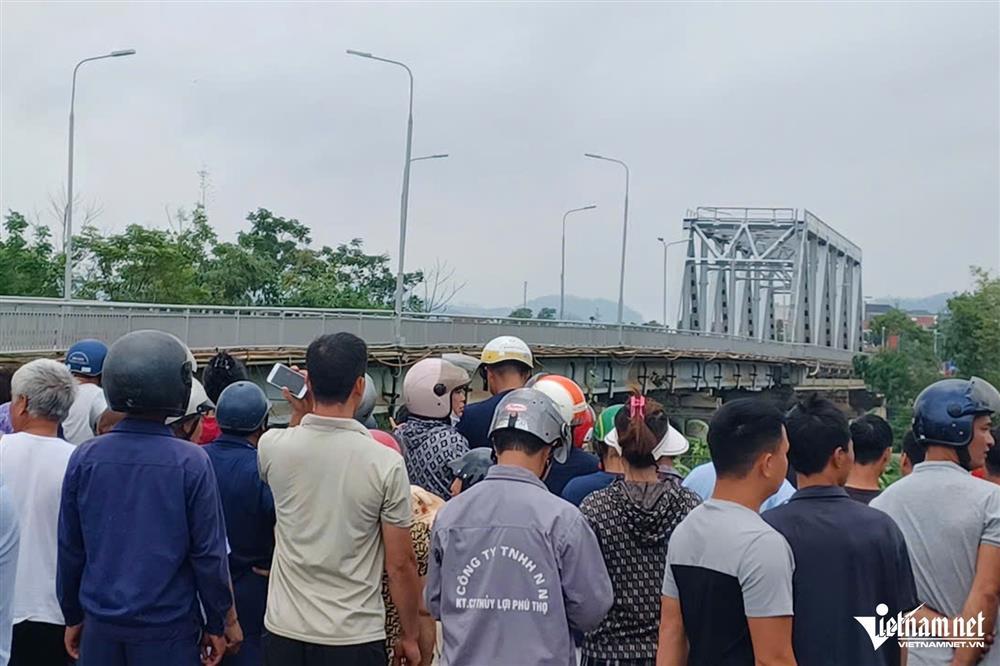 Hiện trường vụ sập cầu Phong Châu ở Phú Thọ