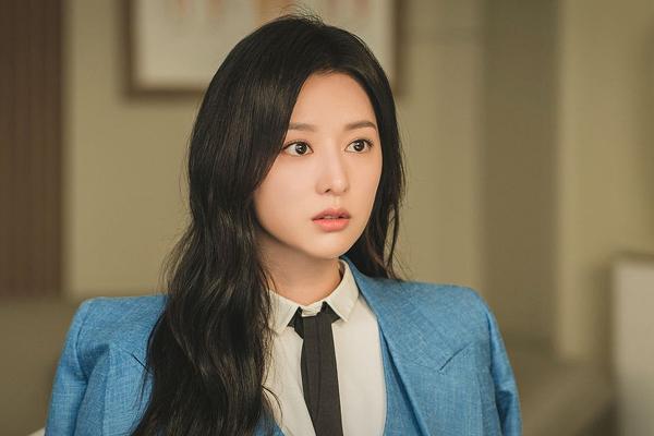Kim Ji Won Nữ hoàng nước mắt chăm sóc da bóng đẹp bằng serum gì