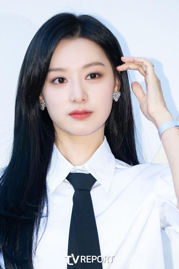 Kim Ji Won Nữ hoàng nước mắt chăm sóc da bóng đẹp bằng serum gì