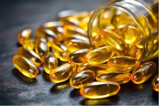 Ai không nên uống dầu cá?