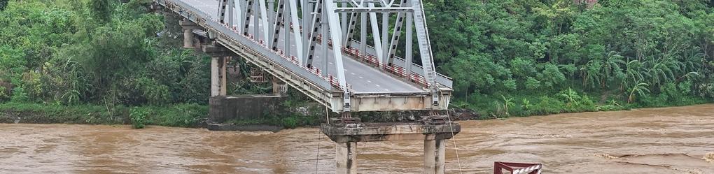 Sập cầu Phong Châu (Phú Thọ)