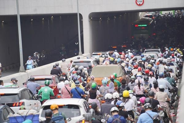 Bức ảnh chứng minh sự tàn khốc của đi làm-4