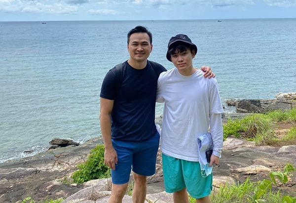 Con trai riêng của Chi Bảo và vợ cũ: Tốt nghiệp cử nhân ngành Luật ở Anh, niềm tự hào của bố mẹ-1