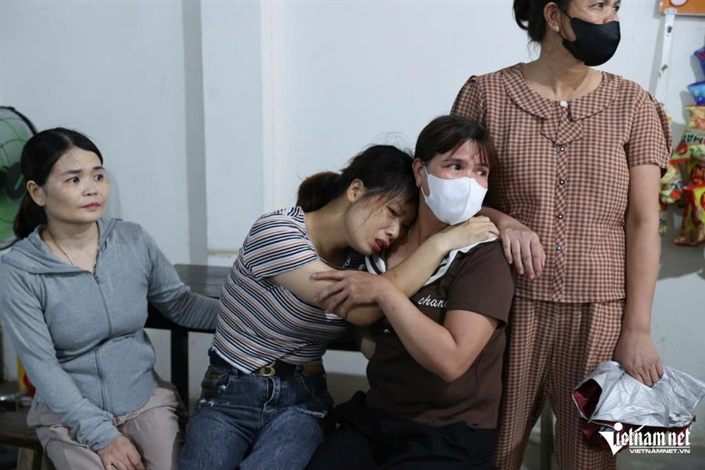 Nhói lòng cảnh ngóng tin bố mẹ, chồng, cháu mất liên lạc vụ sập cầu Phong Châu-2