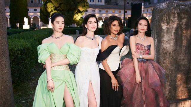 Lưu Diệc Phi lại bị chê chỉnh ảnh quá đà-5