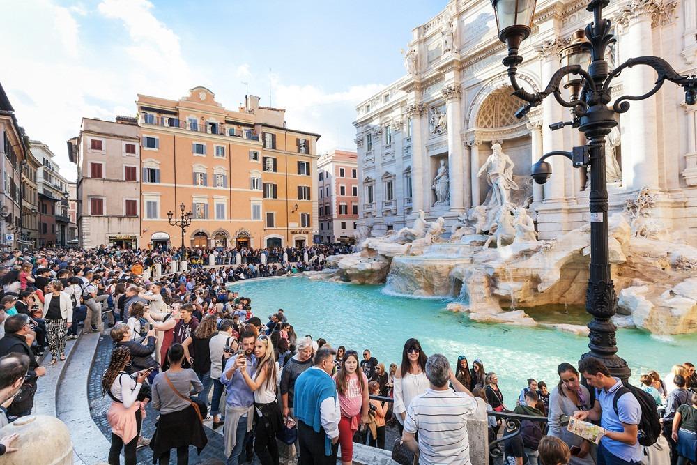 Rome cân nhắc hạn chế du khách tới đài phun nước nổi tiếng-1