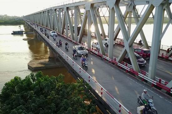 Hà Nội cấm nhiều loại xe qua cầu Chương Dương