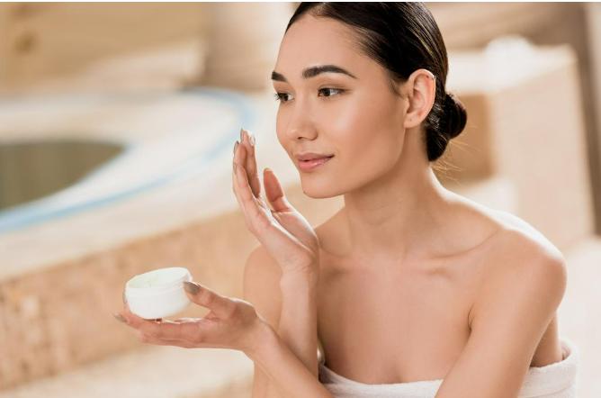 Làm gì để chăm sóc da khi thời tiết chuyển mùa?-1