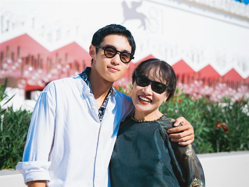 Gia đình kín tiếng của diễn viên Tú Oanh-3