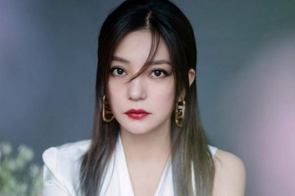 Triệu Vy U50 vẫn gây thương nhớ dù ít xuất hiện trước khán giả-10