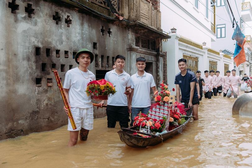 Đám cưới ngày lụt: Chú rể Bắc Ninh bì bõm lội nước rước nàng về dinh-3