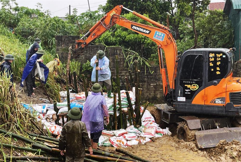 Trăm người xuyên đêm cứu tuyến đê huyết mạch ở Phú Thọ-1