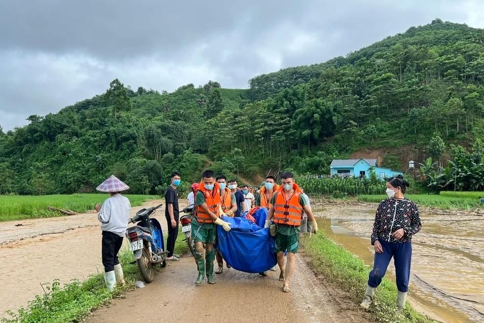 Đau đớn một lớp mầm non ở Làng Nủ có 18 bé thì 10 bé đã ra đi, thầy cô ngậm ngùi khóc bên những vật dụng còn sót lại của các con-5