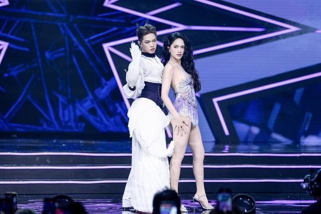 Vũ đạo của Hương Giang ở bán kết Miss Universe Vietnam gây tranh cãi-1