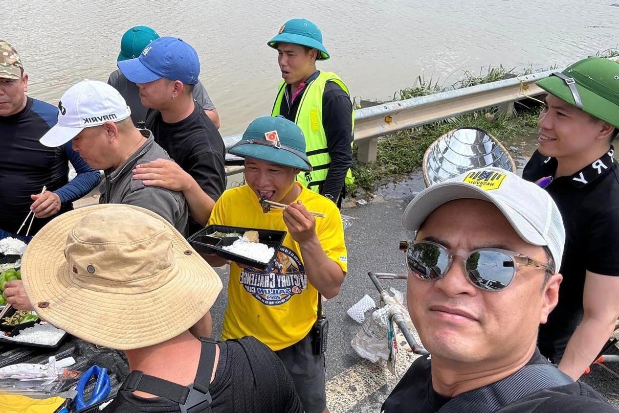 Hồ Hoài Anh - Hồng Đăng: Năng nổ hoạt động từ thiện, sống bình dị sau sóng gió-9