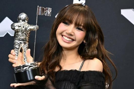 Lisa làm nên lịch sử lần thứ hai tại MTV VMAs