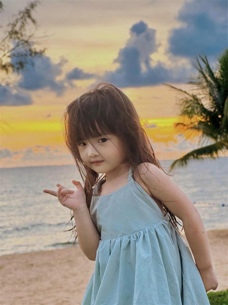 Con gái nhà Đông Nhi và nhà Cường Đô la giống nhau như chị em ruột khiến CĐM giật minh-6