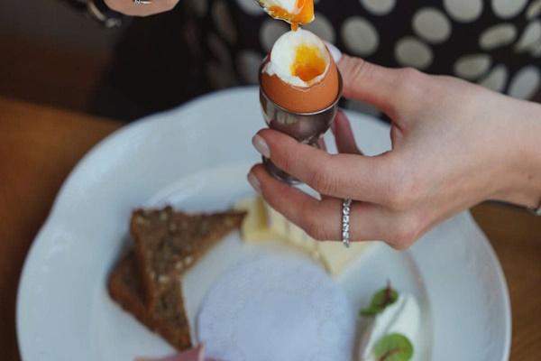 Bí ẩn quả trứng có màu trắng từ trong ra ngoài-3