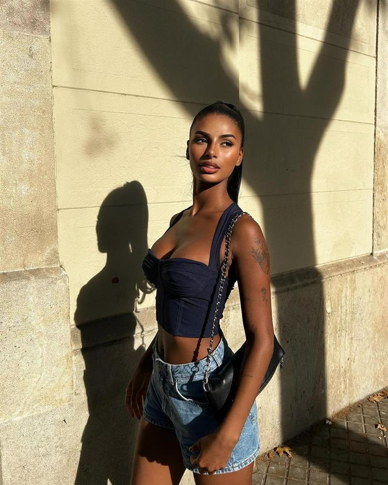 Tân Hoa hậu Hoàn vũ Tây Ban Nha lộ nhiều hình xăm-8