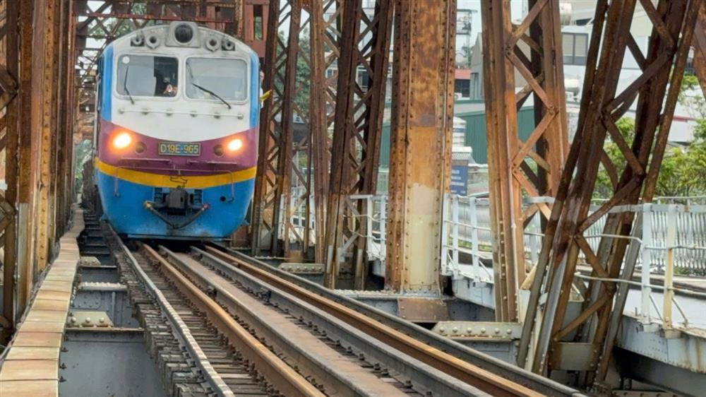 Mở lại 2 cầu Đuống, Long Biên cho tàu chạy qua-1