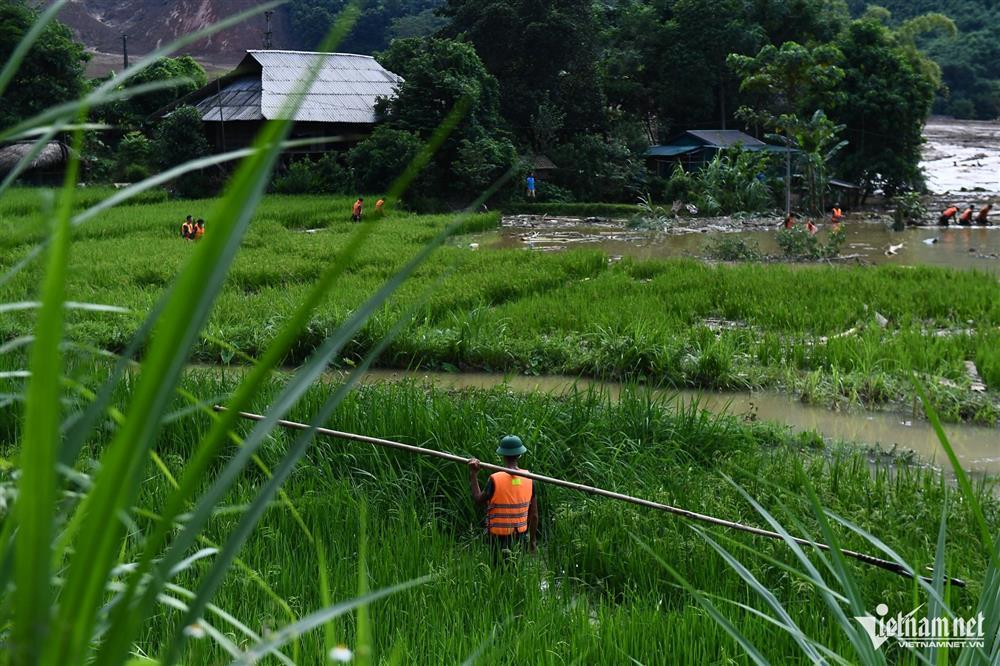 Những ngày chìm trong đau thương ở Làng Nủ-11