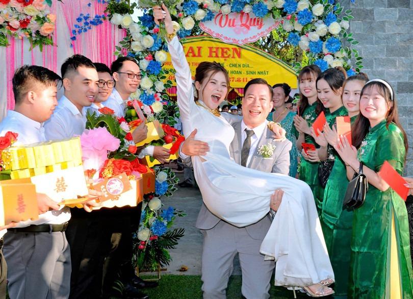 Cô gái Long An lấy chồng hơn 13 tuổi: Cứ giận lại đổi cách xưng hô-1