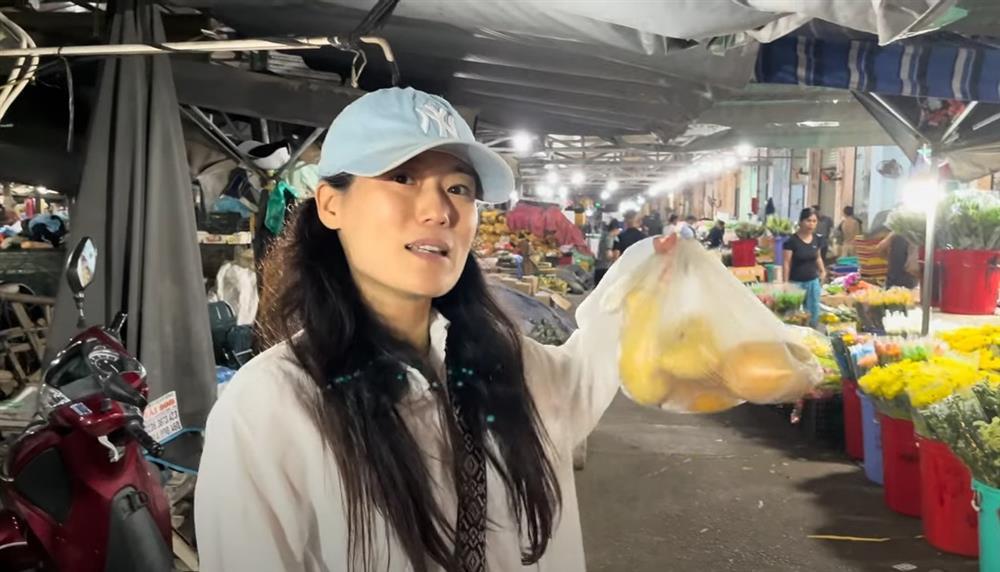 Khách Hàn đi chợ đầu mối lúc 4h chỉ để mua loại quả đặc sản này ở Việt Nam-4