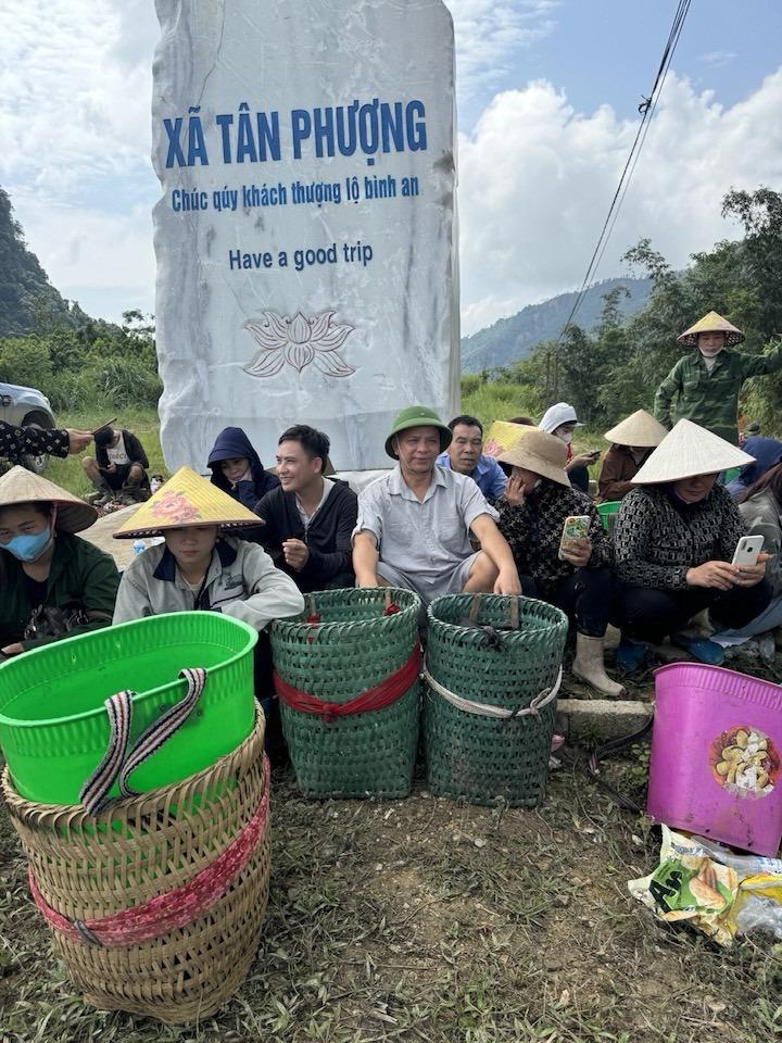 Phương Oanh và Mạnh Trường âm thầm chuyển khoản, Kiều Anh 2 lần đến vùng lũ-4