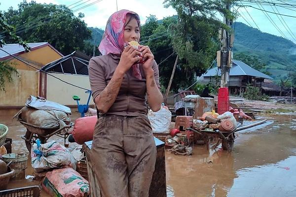 Sức sống phi thường của chú chó bị vùi lấp 9 ngày trong ngôi nhà bị sạt lở tại Yên Bái-2