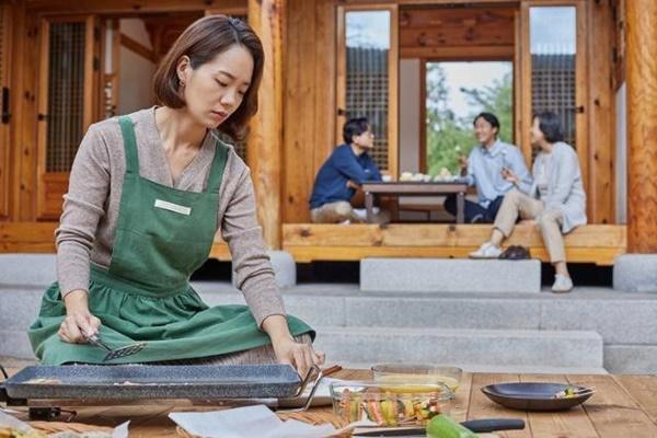 Thường xuyên biếu tiền mẹ chồng, con dâu sốc nặng khi biết bà đã mang cho ai-2